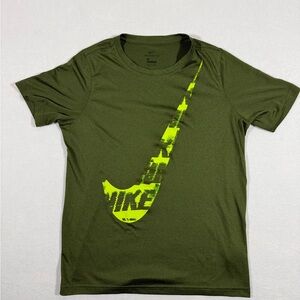 Nike Boy’s Youth Dark Green Tee with Bright Yellow Swoosh Dri Fit size Large